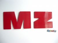 Písmena M a Z , hliník, červená